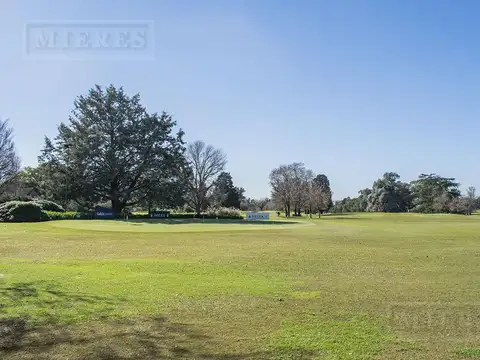 Lote de 700m² en venta en el  Olivos Golf Club