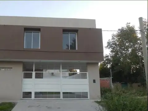 Casa en venta - 3 dormitorios 2 baños - cocheras - 100mts2 - San Carlos, La Plata