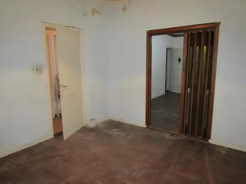 Casa 8 ambientes con 3 baños