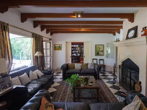 Casa en Venta con 4 cocheras