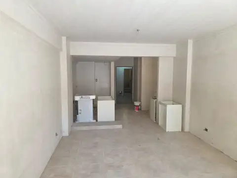 Excelente departamento en edificio de 9 pisos a estrenar. Se trata de un 1° piso al frente con balcón y patio, a pocas cuadras de Agronomía.  Cómodo, amplio y luminoso. Cocina a Gas, Termo eléctrico, Pre instalación de aires