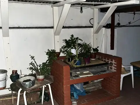DEPARTAMENTO ANTIGUO  3 AMBIENTES AL FRENTE A RECICLAR SIN EXPENSAS