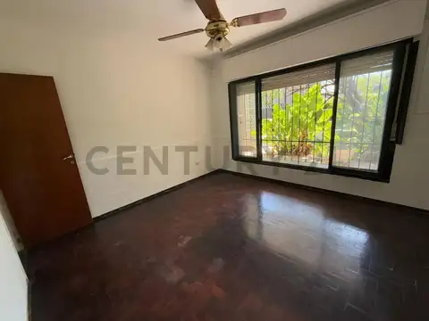 Casa dos dormitorios en VENTA - FISHERTON - Amplio jardin, cochera