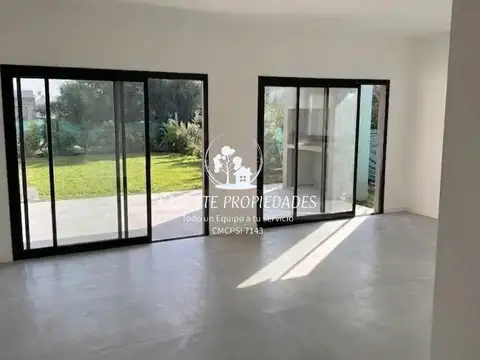 Casa 4 ambientes con 3 baños