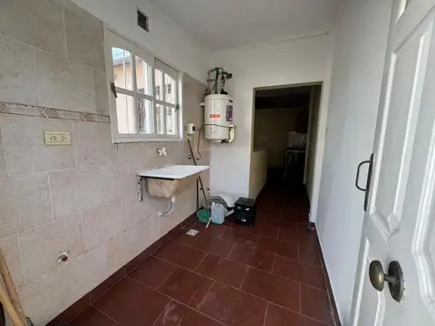 Casa en Alquiler con 1 cochera