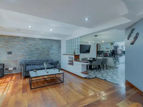 Casa 7 ambientes con 3 baños