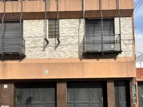 Casa 4 ambientes con garage Lanus Oeste