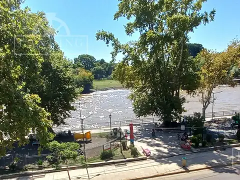 ÚNICO 4 AMBIENTES PRIMERA LÍNEA AL RÍO CON DOS COCHERAS. APTO CRÉDITO. ESCRITURADO