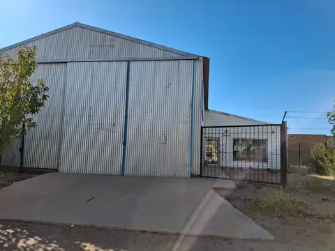 Vende base en Rincón de los Sauces.