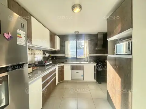 Venta Casa - 2 Dormitorios 2 Baños - El Tesoro La Barra