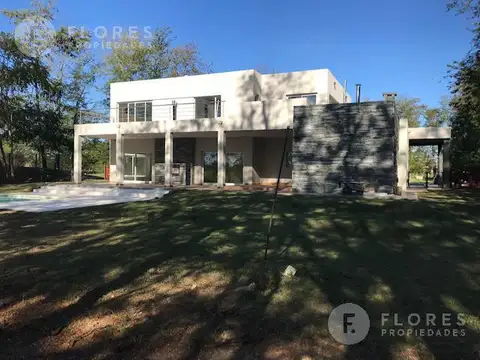 Casa 6 ambientes con 5 baños