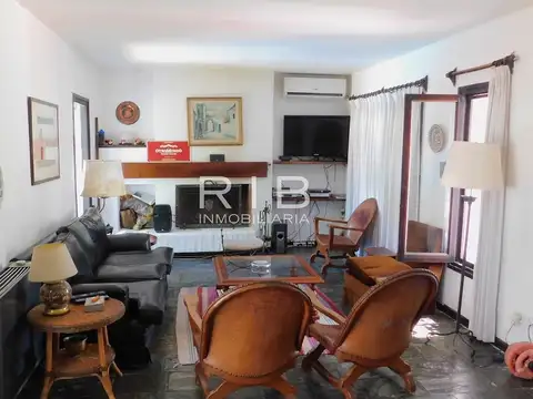 Casa 5 ambientes con 2 baños