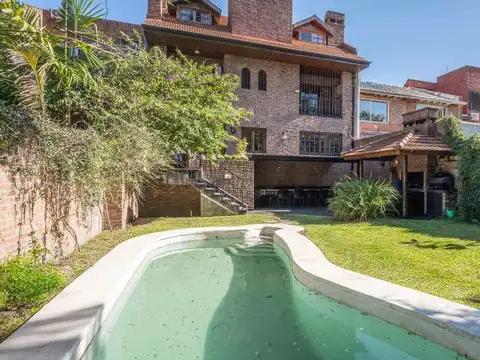 Casa en Venta con 2 cocheras