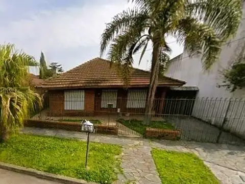 Chalet-Jardin.cocheras-Barrio Eisieland-Quilmes