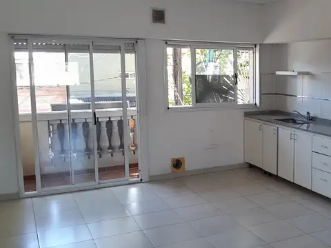Departamento tipo casa en venta en Mataderos