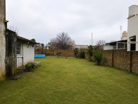 VENTA DEPTO CON 2 LOCALES + TERRENO EN JOSE MARMOL