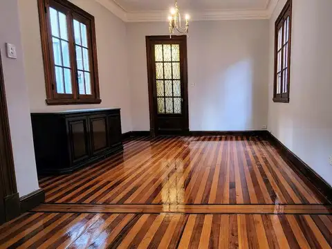 Casa Tipo PH de 2 Plantas en Venta Con Gran Terraza en Colegiales, CABA