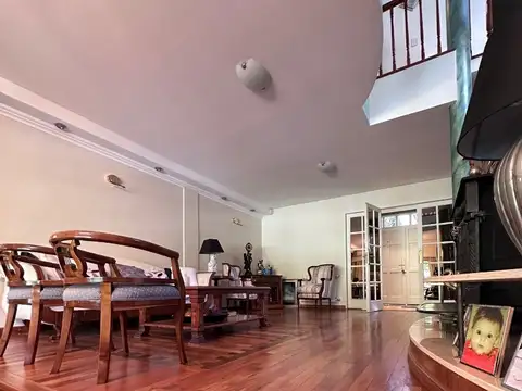 Casa 7 ambientes con 5 baños