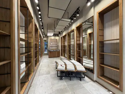 Local 110m2. Sobre Av. Rivadavia. Excelente Estado.
