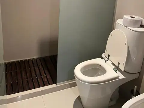 Oficina en Alquiler con 5 cocheras