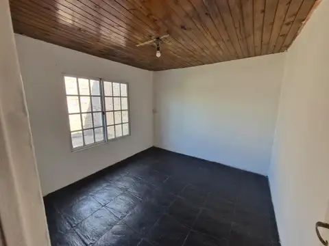 Amplio departamento en José C. Paz  Tres ambientes!