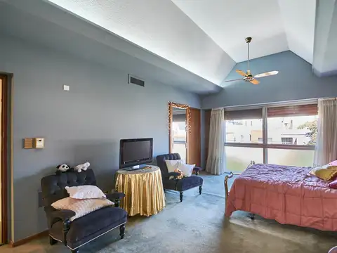 Casa 7 ambientes con 4 baños
