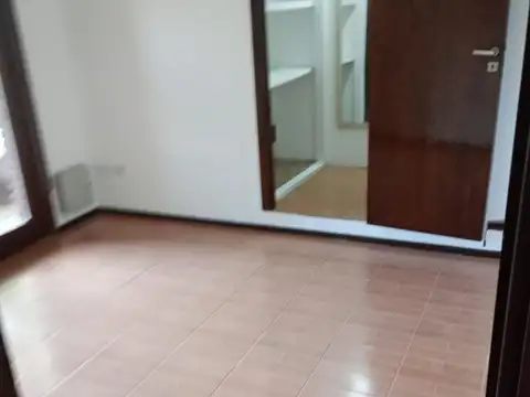 ALQUILER 24 MESES | AMPLIO 3 AMBIENTES CON TERRAZA Y ENTRADA INDEPENDIENTE EN ESQUINA