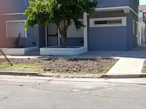 Depto Tipo Casa en Alquiler de 4 ambientes