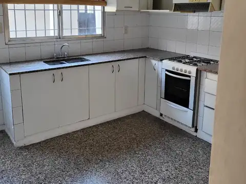 Depto Tipo Casa en Alquiler con 1 cocheras