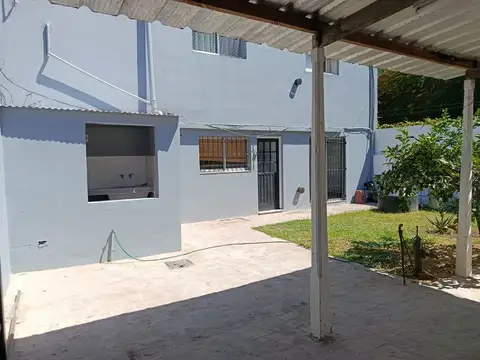 Depto Tipo Casa en Alquiler con 1 cocheras