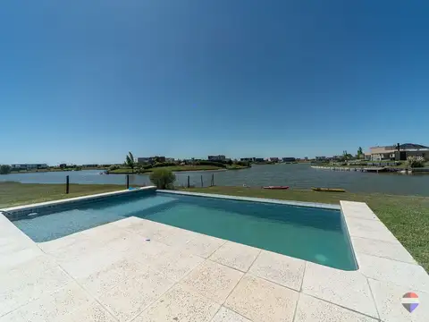 CASA 4 AMBIENTES EN VENTA SAN SEBASTIAN CON PILETA