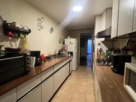 Departamento 4 ambientes c/dependencia, gran patio y cochera