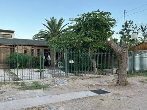 CASA 3 HABITACIONES + QUINCHO, GUTIERREZ MAIPÚ