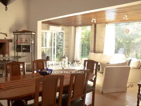 Casa en Venta con 2 cocheras