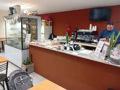 Excelente Cafetería en la zona de Monserrat.