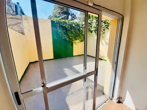 Av Mitre 1000, Piso pb