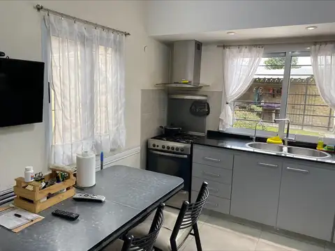 Casa en Venta con 3 cocheras