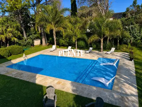 Casa en Venta con 2 cocheras