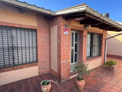 Av. Los Plátanos  al 600