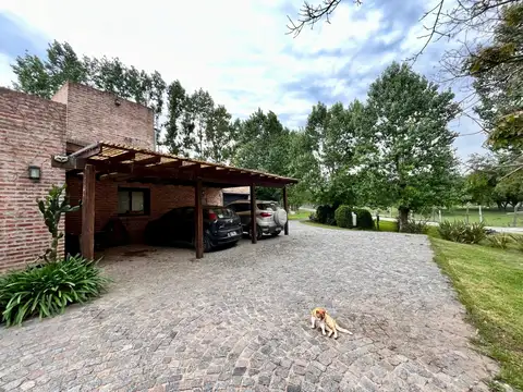 Casa en Venta con 2 cocheras