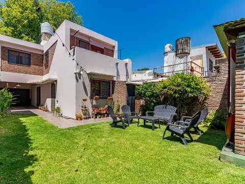 VENTA - Casa de 4 dormitorios , quincho y cochera . Echesortu , Rosario .