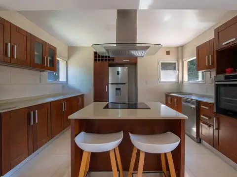 VENTA - Casa 4 dormitorios Roldan