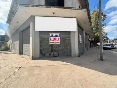 LOCALES EN ESQUINA COMERCIAL