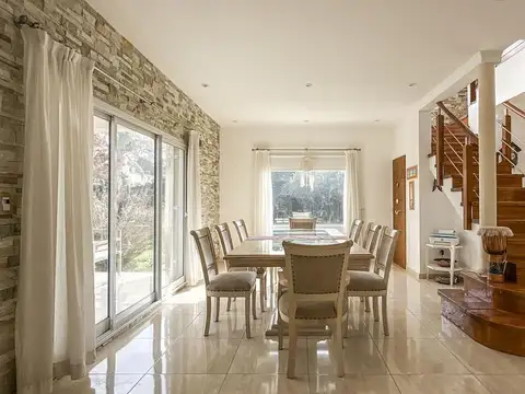 Casa 7 ambientes con 3 baños