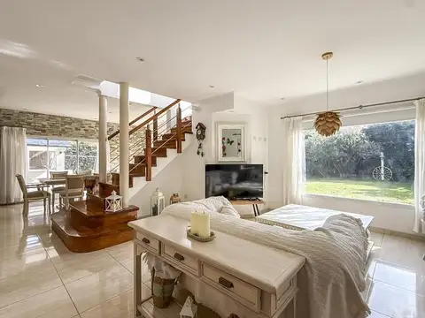Casa 7 ambientes con 3 baños