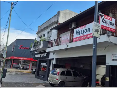 LOCAL EN VENTA CON VIVIENDA U OFICINAS EN PLANTA ALTA  Villa Urquiza
