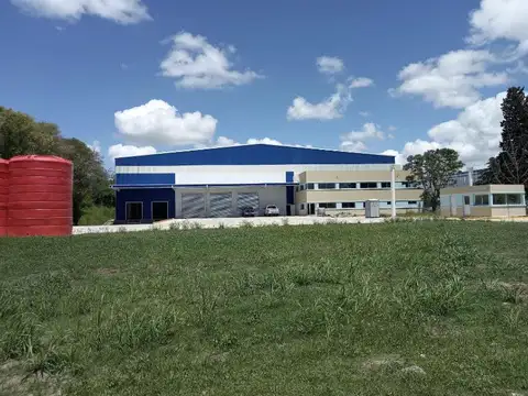 importante deposito de 12000 m2 a tan solo 100 mts de Panamericana, Garin