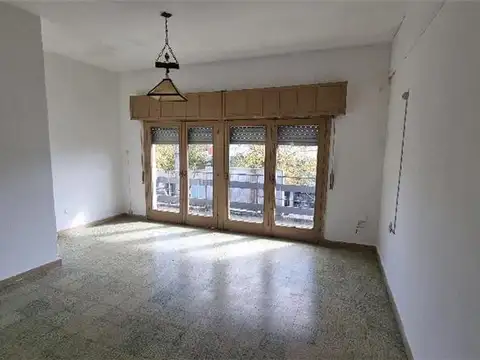 Amplia Unidad, Excelente Ubicación.