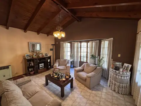 Casa 5 ambientes con 3 baños