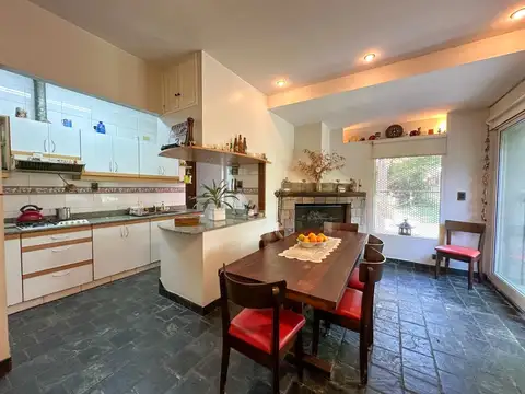 Casa 4 ambientes con 3 baños